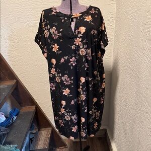 Chic Floral Midi Dress in Black and Pink